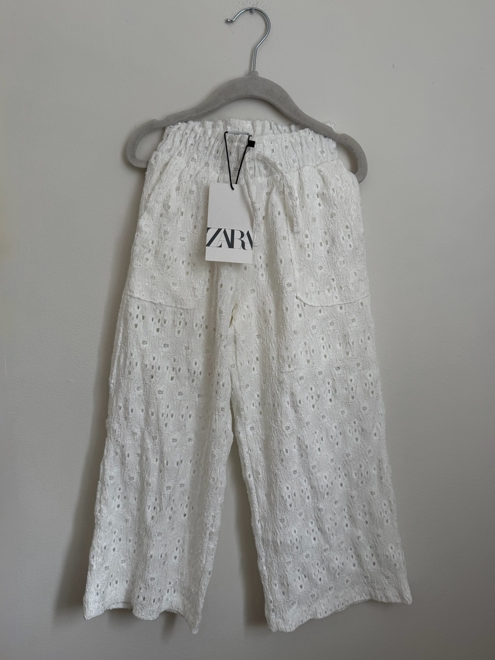 Zara White Eyelet Wide-Leg Pants (Size 6)